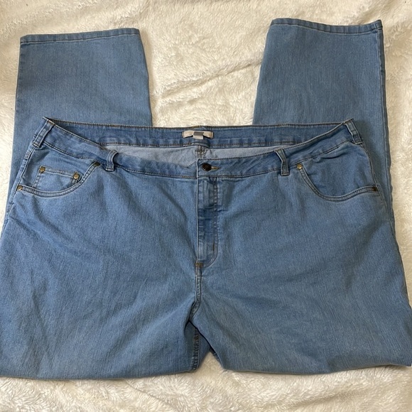 Woman Within Light Colored Jeans - Picture 2 of 4